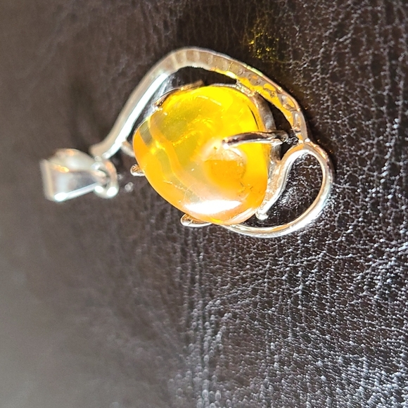 Yellow Baltic Amber pendant in sterling silver - Picture 2 of 5